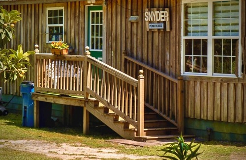 Jesup Cabin | Private Cabin on 40 acres! Fish-Hunt-Dog Friendly 2 Ponds, Fireplace, Secluded