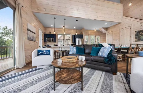 Sevierville Cabin | Private Cabin on Douglas Lake in Pigeon Forge/Gatlinburg area with beach access