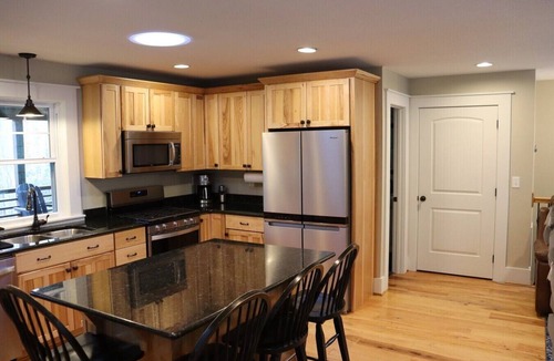 Rye Valley House | Private cabin on River: Hot tub, Fire table, hiking & fishing in front yard, AT