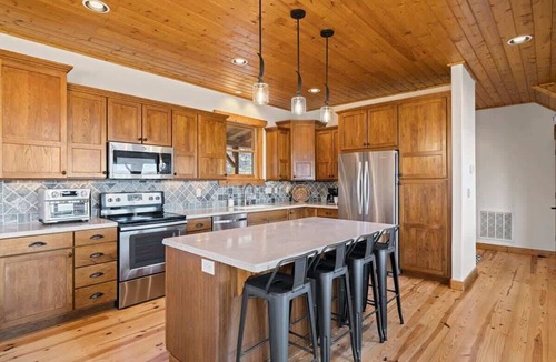 Seven Devils Cabin | Private Community~5 Bedrooms~Loaded~Amazing Mountain View’s-Jacuzzi-Game Room