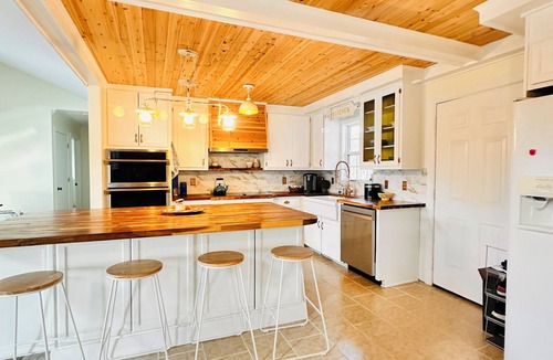 Lake Secession House | Private Cove Lake House: Family-Friendly, Kayaks, Dock & Firepits