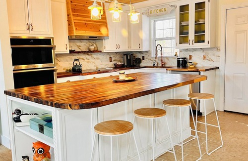 Lake Secession House | Private Cove Lake House: Family-Friendly, Kayaks, Dock & Firepits