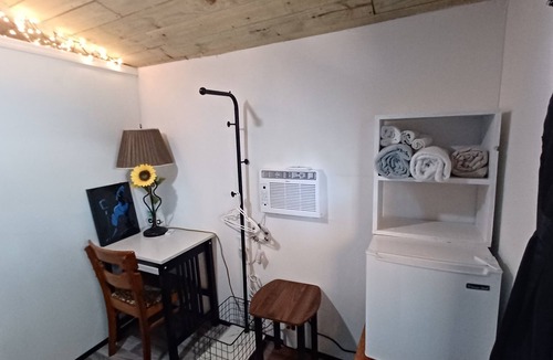 Westside Cabin | Private Cozy Bed n Shower Cabin in marvelous Jacksonville