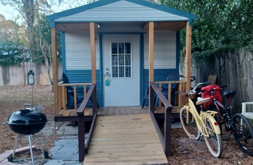 Westside Cabin | Private Cozy Bed n Shower Cabin in marvelous Jacksonville