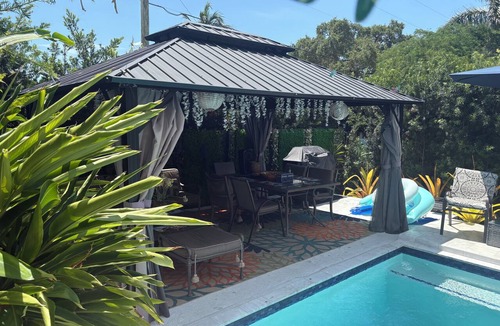 South Corals House | Private Heated Pool & Spa - Luxury Backyard Oasis - Near Fort Lauderdale Beach