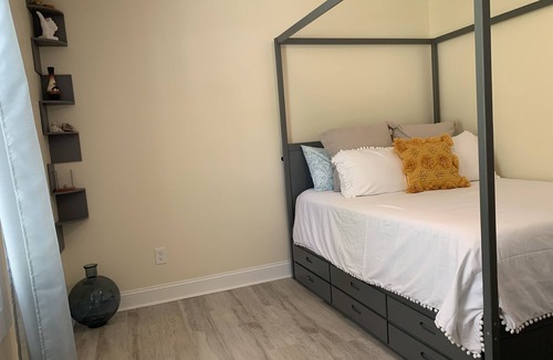 Garner House | Private house 15mins.from Raleigh Dntwn w/private pool, hot tub, and firepit.