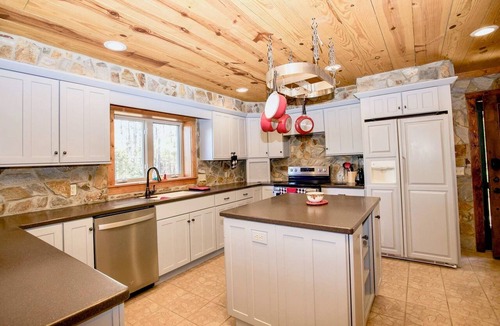Aberdeen House | Private Lakeside Cabin - Minutes from Pinehurst Village & Golf