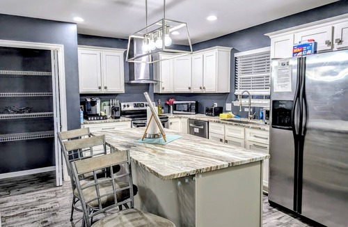 Whitemarsh Island House | Private Oasis w/Pool, Hot Tub & Bar - 15 Min to Savannah & Tybee Beach