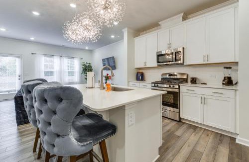 Smithfield House | Private Patio! Sleek & Stylish Smithfield Townhome