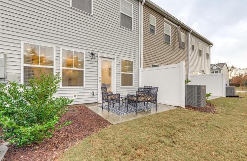 Smithfield House | Private Patio! Sleek & Stylish Smithfield Townhome