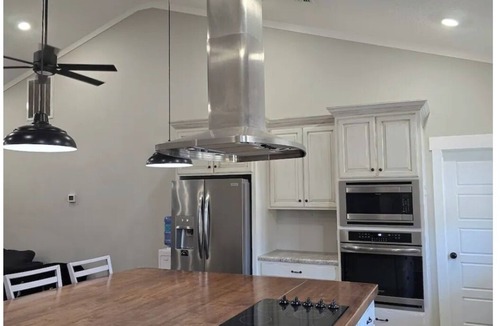 Douglas House | Private Pond! Spacious house for family/groups