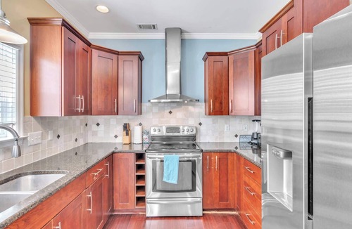 Savannah House | Private Pool & BBQ Grill Near Botanical Gardens