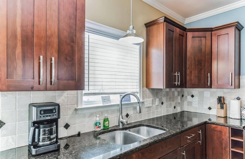 Savannah House | Private Pool & BBQ Grill Near Botanical Gardens