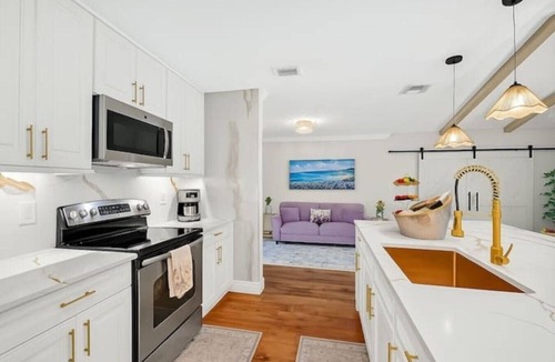 Tropic Palms House | Private Pool Oasis in the Heart of Delray Beach | 4BR Sleeps 10 | Heated Pool | Pet-Friendly