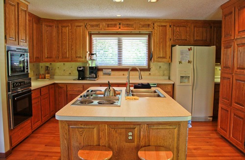 Townsend Cabin | PRIVATE POOL! STUNNING VIEWS! PREMIER Family Lodge on 50 acres in the Smokies!