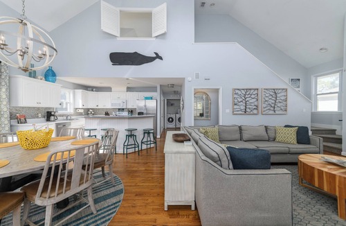 Tybee Island House | Private Pool + Tiki Bar | Beach House Fun w/Games│Three Buoys