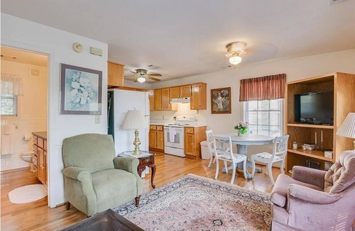 Aiken Apartment | Private Poolside Retreat & Cozy 1BR Near Aiken Countryside