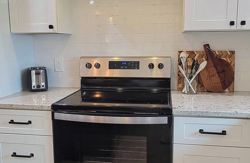 Flowery Branch House | Private Retreat - Close to Lake Lanier and Road Atlanta