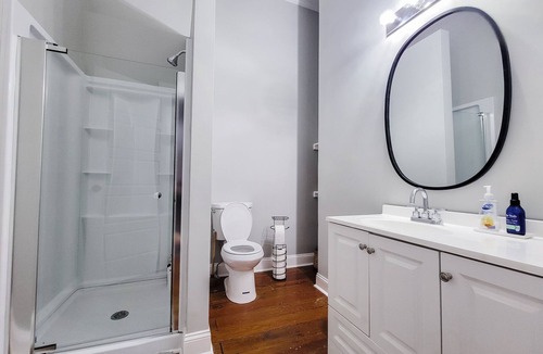 Eastman Cottage | Private Room in The Cottage on 5th in Downtown Eastman