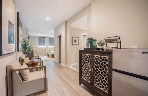 Bradenton House | Private Room with Kitchen & Bath 3