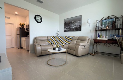 Haines City House | Private Suite Near Disney & LEGOLAND w/Kitchen