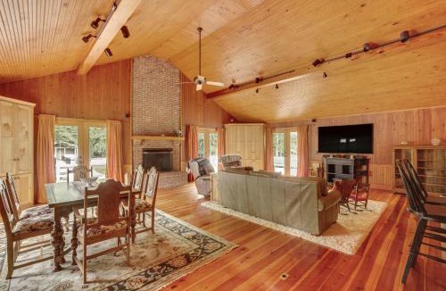 Ruffin House | Private Walterboro Estate w/Deck + Fire Pit!