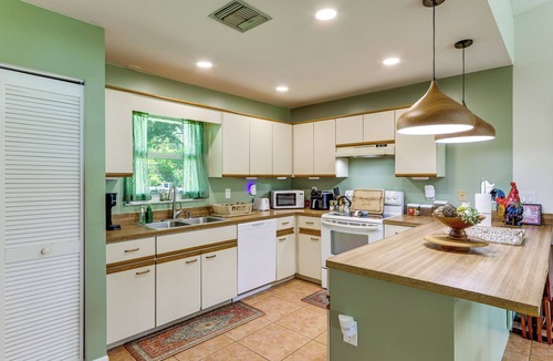 Lakewood Park House | Private Yard, Lanai! Pet-Friendly Fort Pierce Home