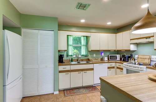 Lakewood Park House | Private Yard, Lanai! Pet-Friendly Fort Pierce Home