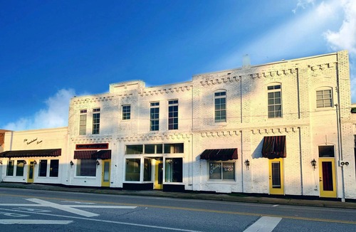 Cowan Hotel | Q. ensuite room in Historic Railroad Inn & town. Continental Breakfast.