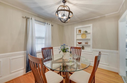Goldsboro House | Quaint Goldsboro Home w/Screened-In Porch!