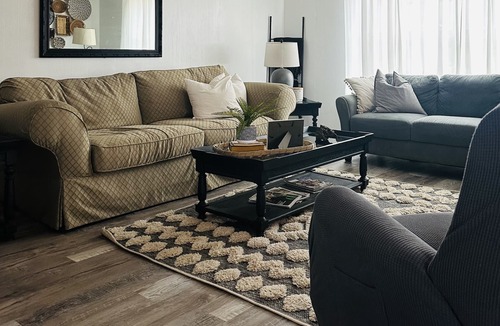 Milledgeville House | Quaint Lake House