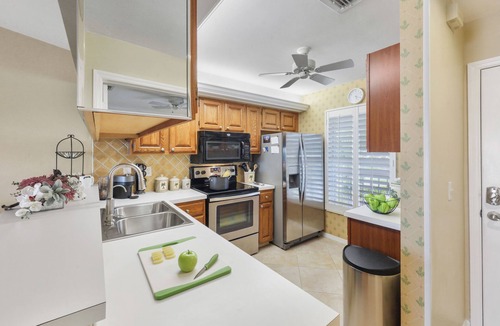 Hammock Bay Condo | Quaint Naples Condo | Pool & Short Drive to Marco