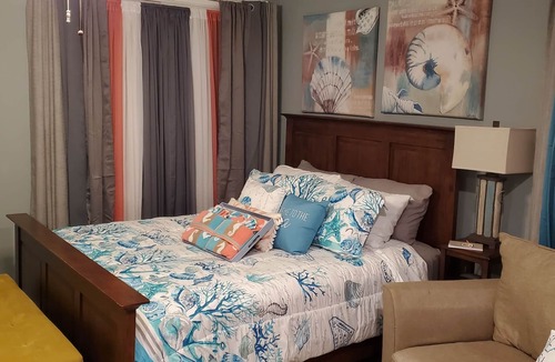 Jacksonville House | Quaint privacy & Relaxation