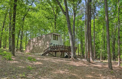 Tignall House | Quaint Tignall Cabin w/Deck & Private Dock!