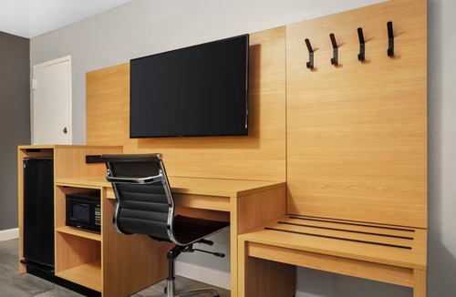 Tampa Hotel | Quality Inn and Conference Center Tampa-Brandon