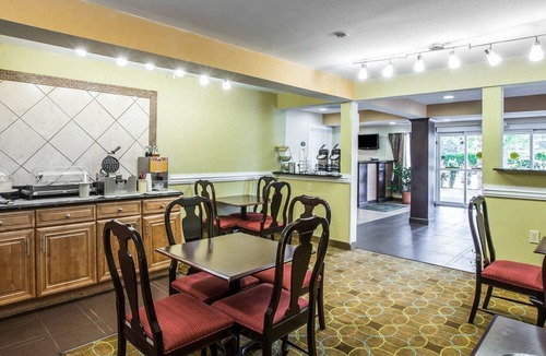Greenwood Hotel | Quality Inn Greenwood Hwy 25