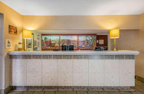 Historic District - North Hotel | Quality Inn Savannah Historic District