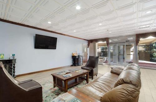 Statesboro Hotel | Quality Inn & Suites Conference Center Statesboro Historic District