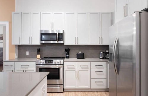 Second Ward Apartment | Queen City Luxe | Free Parking, Pool, Central