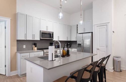 Second Ward Apartment | Queen City Luxe | Free Parking, Pool, Central