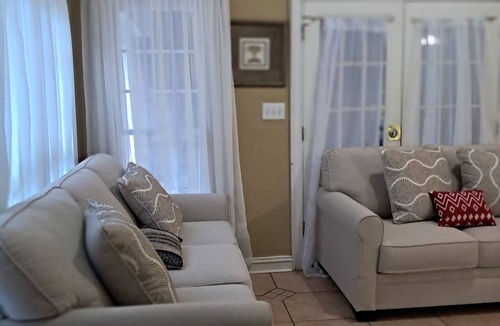 Farmington House | Quiet community, Family-friendly, ready to move in. 3 bedrooms, 2.5 bathrooms.