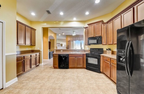 Westside House | Quiet Cul-de-sac 4 bedroom/2 bath home close to everything