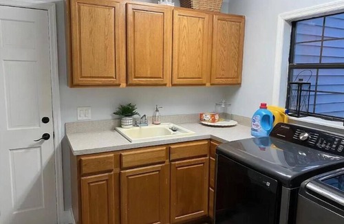 Gifford House | Quiet cul-de-sac spacious home, 15 minutes from the beach!