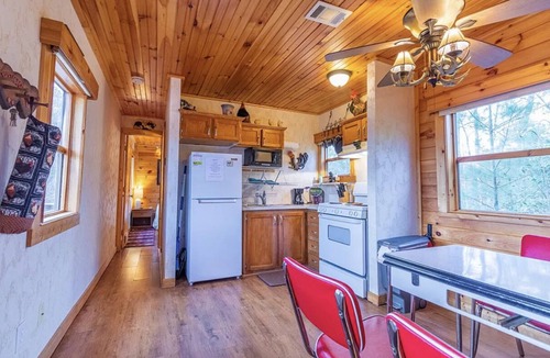 Bryson City Cabin | Quiet hideout w/Hot Tub & fire pit! BrysonCity! Pet Friendly! GSMR NOC