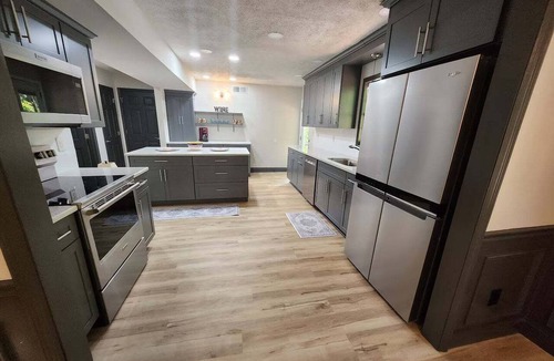 Peachtree City House | Quiet Peachtree City 4BR with Outdoor Dining Deck