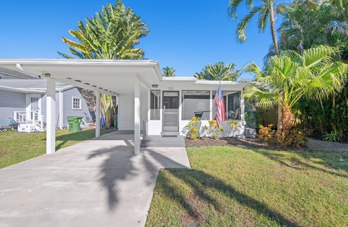 Tarpon River House | Quiet, Private 3BR/2BR Fort Lauderdale Oasis with pool, BBQ, and Outdoor Shower