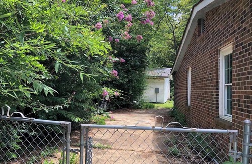 Fayetteville House | Quiet Private Studio Near Hospital & base– Perfect for Travel Nurses & military