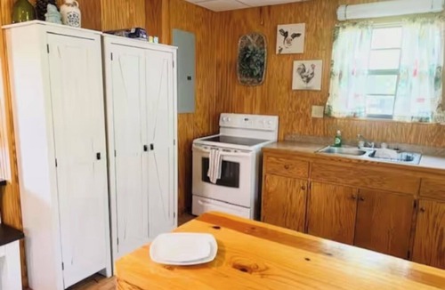 Folkston House | Railroad Retreat by the Lake