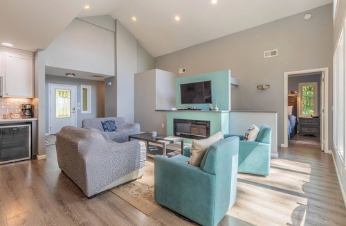 Bryson City Cabin | Rainbow Ridge - Hot Tub - Views - Open Large Deck
