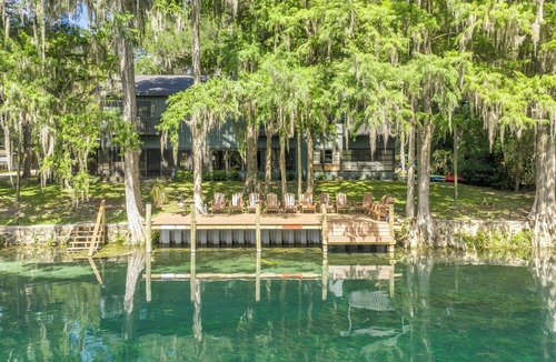 Dunnellon House | Rainbow River mid-century Estate Sleeps 20+ people and guarantees unlimited fun!